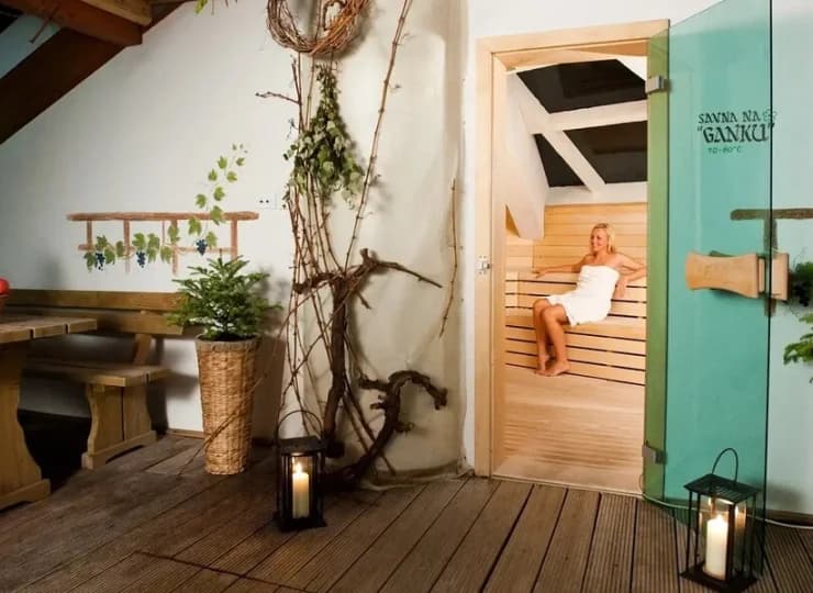 W Sauna Village jest 5 saun fińskich, 2 infrared i 2 łaźnie termalne