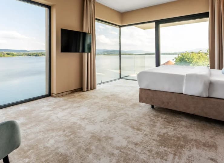 Apartament z 1 lub 2 sypialniami i widokiem na jezioro