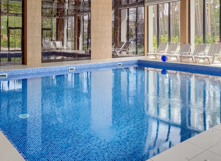 Goście Sun & Snow Baltic Apartments mogą korzystać z krytego basenu