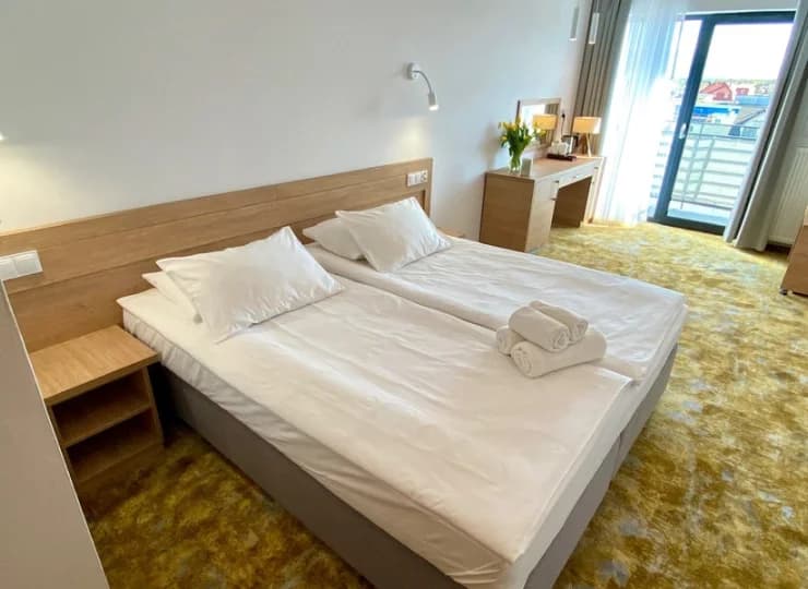Klimatyzowany pokój Superior ma 16 m2, balkon i łazienkę
