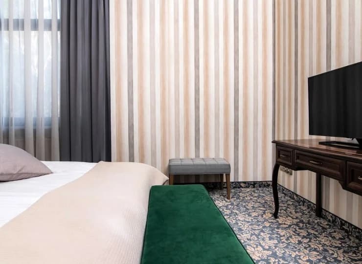 Hotel oferuje pokoje w typach standard, superior i apartamenty