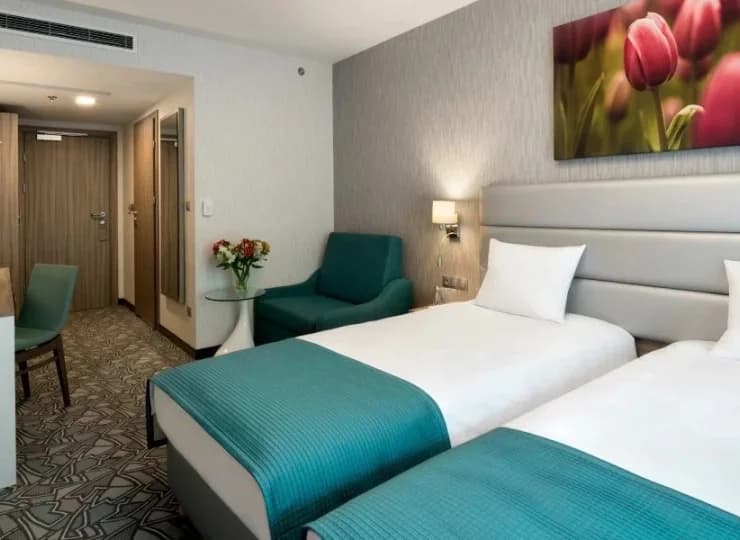 Wnętrza są urządzone w eleganckim i nowoczesnym stylu