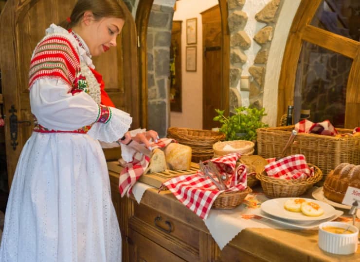 Na gości czekają posiłki w formie bufetu