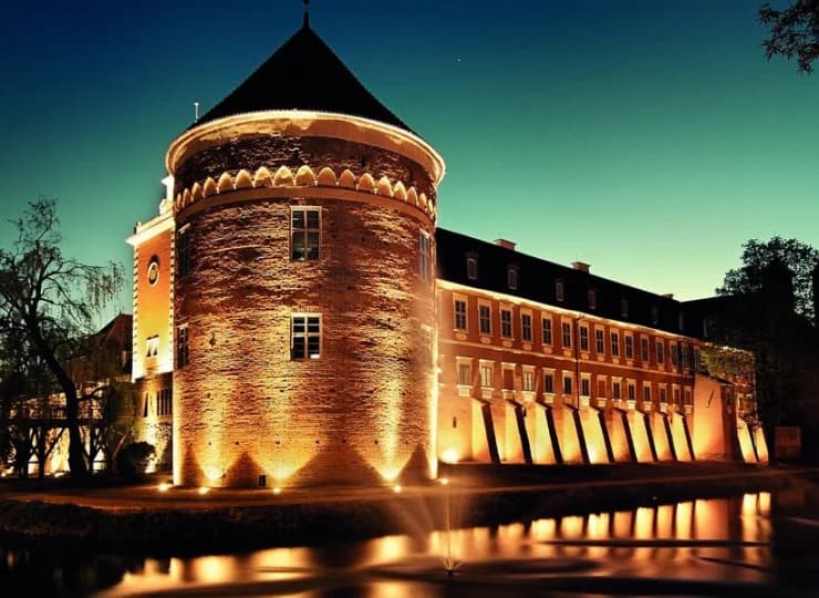 Hotel jest przepięknie zlokalizowany w widłach dwóch rzek