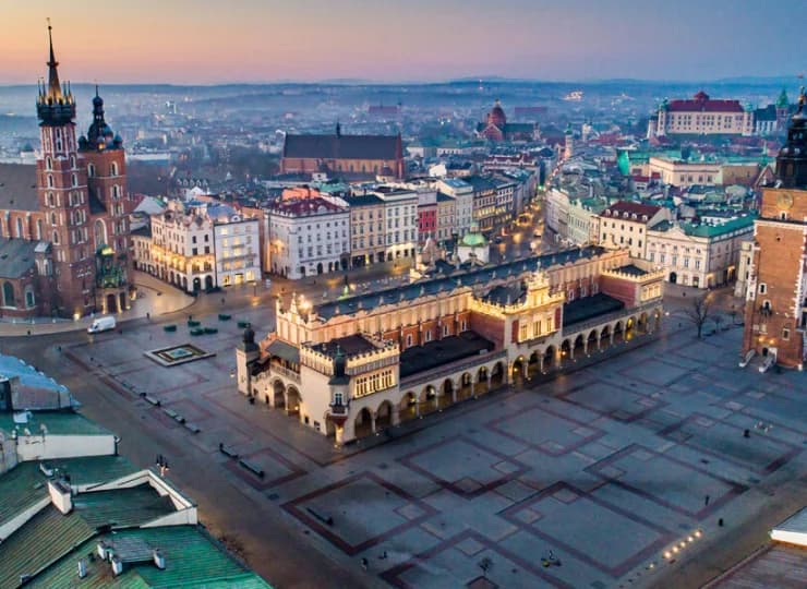 Hotel H12**** znajduje się w ścisłym centrum Krakowa, blisko Rynku Głównego
