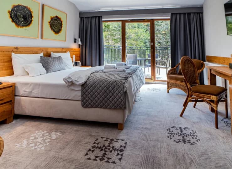 Zamieszkacie tutaj w pokoju hotelowym lub apartamencie w sąsiednim budynku