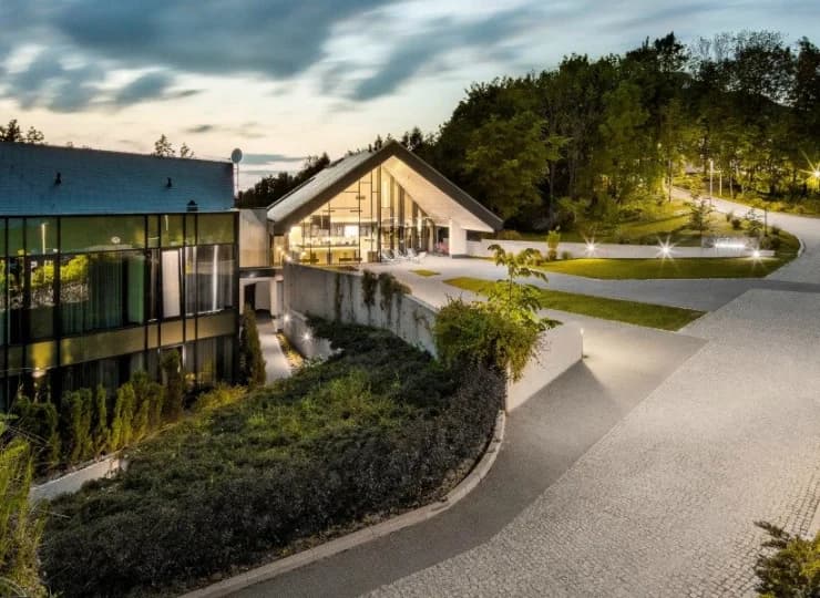 Poziom 511 to nowoczesny, luksusowy i przepięknie położony hotel na Jurze