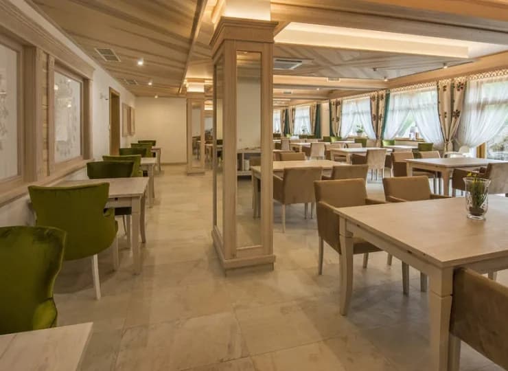 Codziennie śniadania są serwowane w formie bufetu w restauracji
