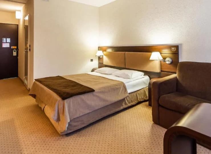 W pokojach znalazły się teraz nowe łóżka i eleganckie meble