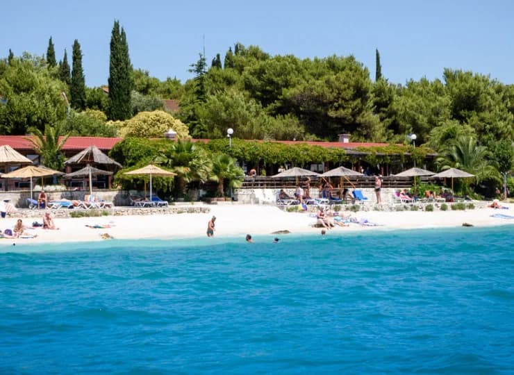 Adriatycka plaża jest tutaj piękna i bezpieczna