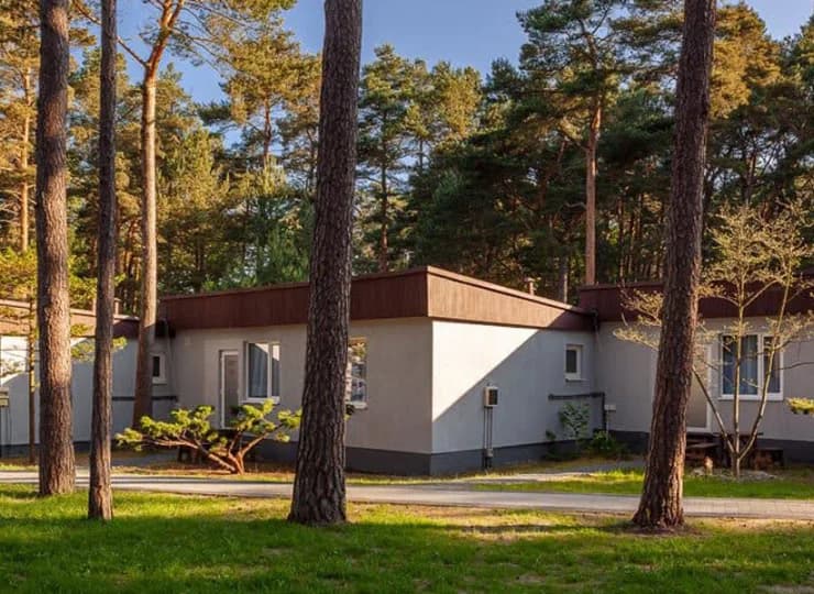 Oraz w jednopoziomowych wyremontowanych bungalowach
