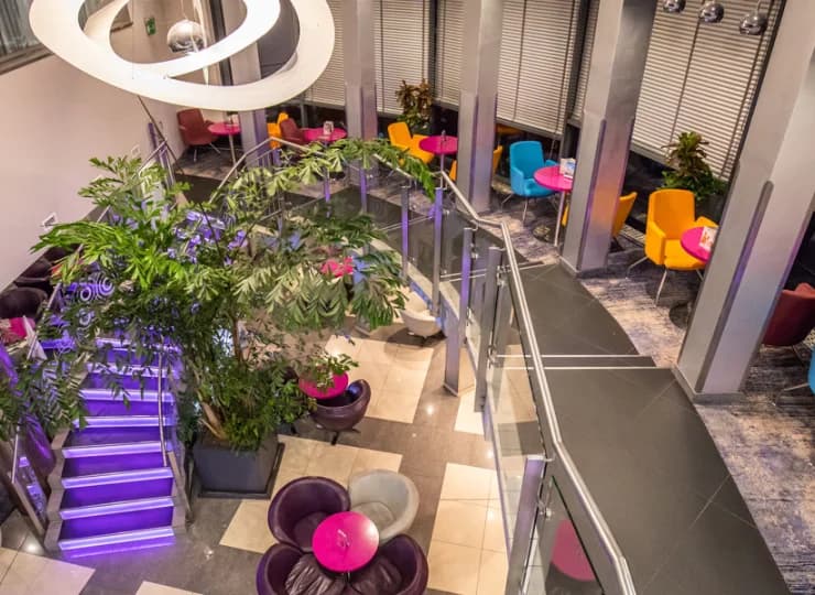 Hotel Galaxy sąsiaduje z Galerią Kazimierz