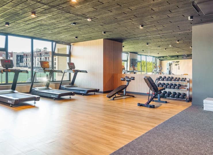 Osoby ceniące aktywność mogą zadbać o codzienną formę w sali fitness