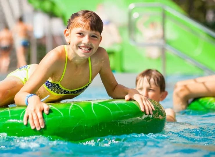 Atrakcje okolicy: Aquapark w Koszalinie to baseny wewnętrzne i zewnętrzne