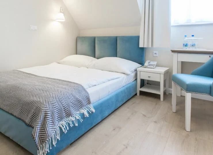 W wyposażeniu: klimatyzacja, TV, Wi-Fi, telefon, minibar