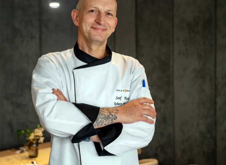 Za smak i koncepcję potraw odpowiada doświadczony szef kuchni