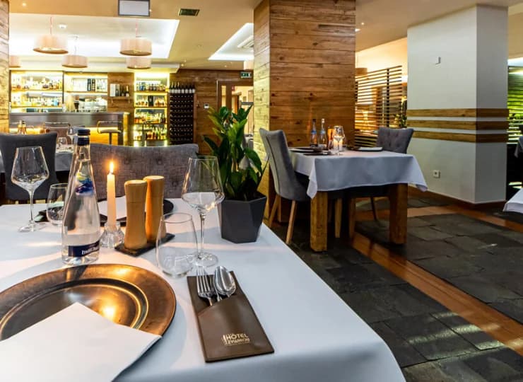 Hotelowa restauracja to miejsce dla osób spragnionych wyrafinowanych doznań