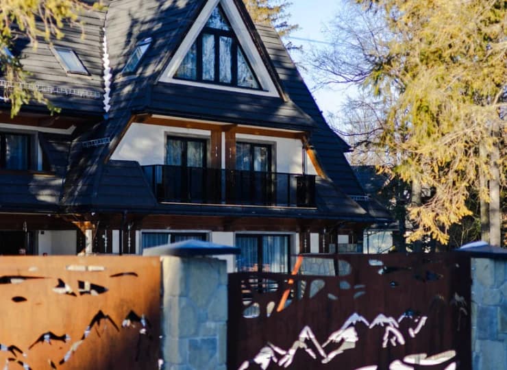 Zwierzyniecka Residence mieści się przy ul. Zwierzynieckiej