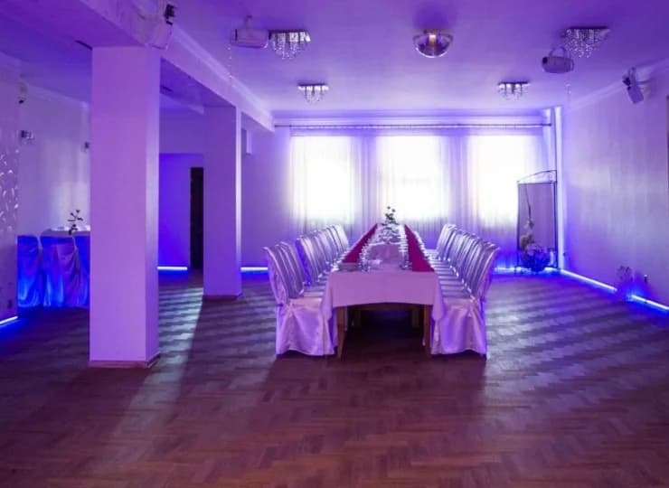 Wnętrza są eleganckie i klimatyczne