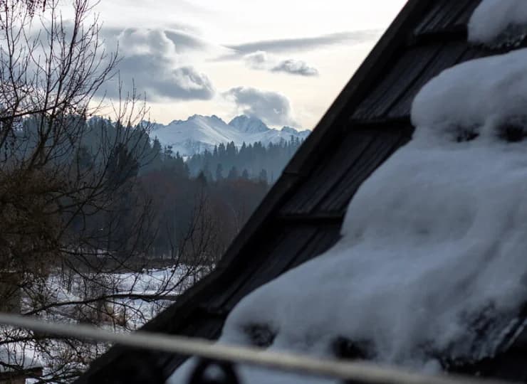 Widok z balkonu na Tatry