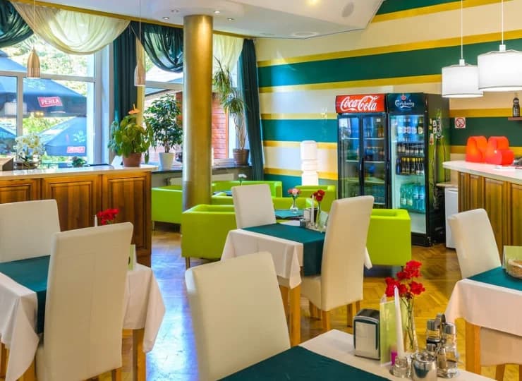 Hotelowa restauracja serwuje dania kuchni polskiej i regionalnej