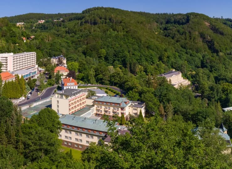 Spa Resort Sanssouci jest położony w zielonej okolicy