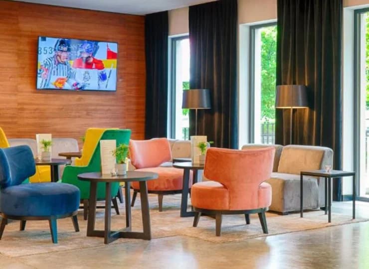 Wnętrza hotelu są nowoczesne i estetyczne