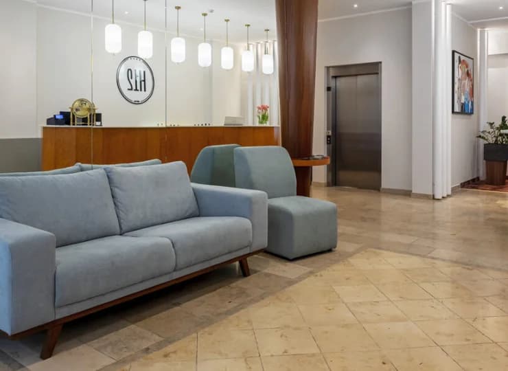 Hotel H12 posiada całodobową recepcję, która pomoże z transportem i wycieczkami