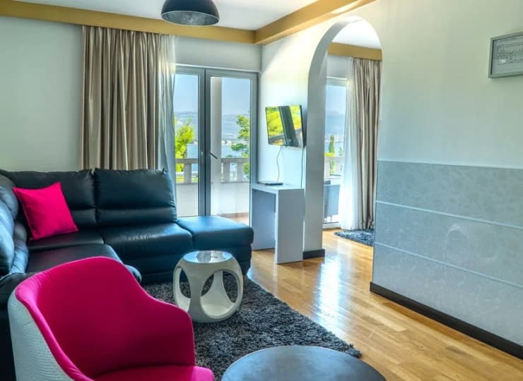 Apartament z komfortowo wyposażoną częścią dzienną