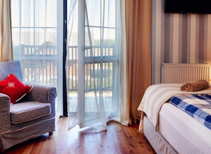 Znaczna część pokoi posiada wyjście na taras bądź balkon