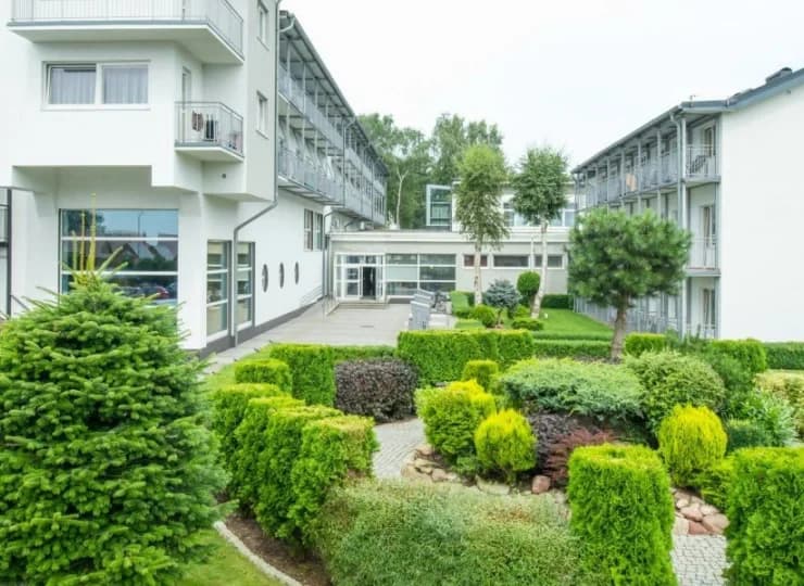 W okresie letnim można cieszyć się zielenią w ogrodzie