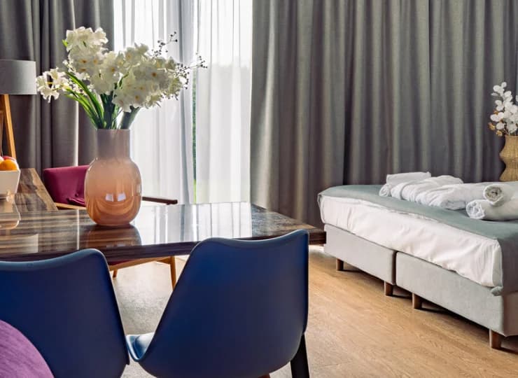 Wnętrza są nowoczesne i wygodnie wyposażone
