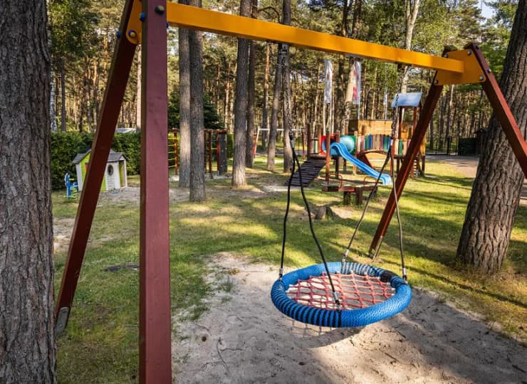 Przed obiektem jest także plac zabaw