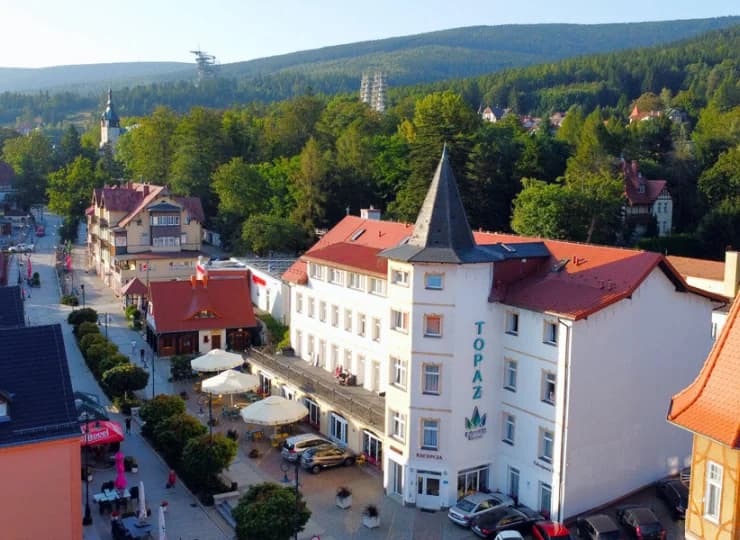 Dobrzyński Resort Topaz mieści się w samym sercu Świeradowa-Zdroju