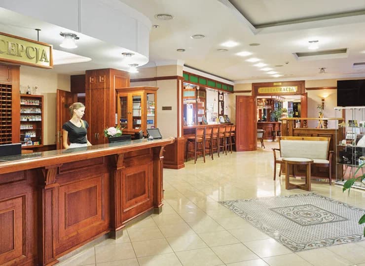 Recepcja hotelowa jest do dyspozycji gości przez całą dobę