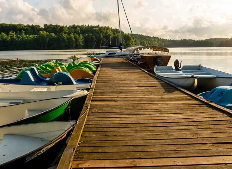 Hotel dysponuje własną plażą z wypożyczalnią sprzętu wodnego
