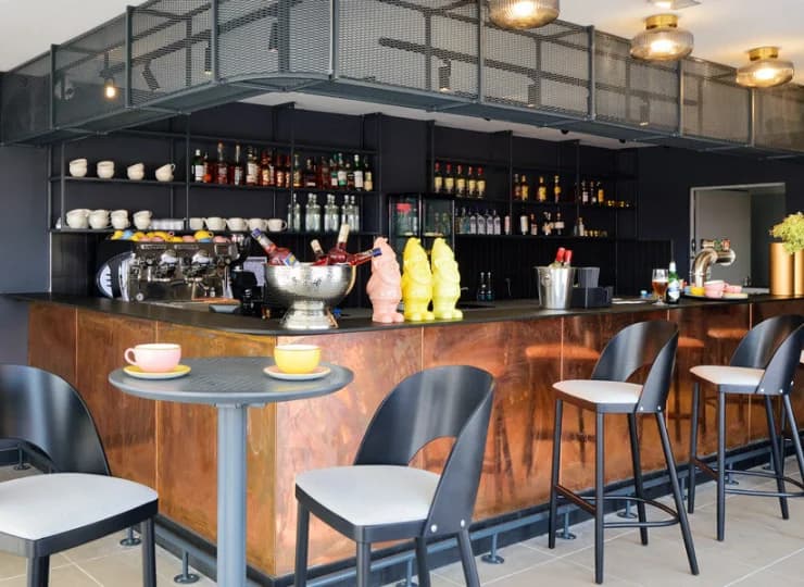Działa także drink bar w stylu retro