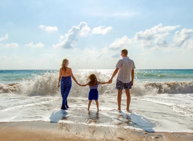Hotel znajduje się w pierwszej linii zabudowy, 300 m od szerokiej plaży