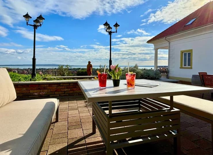 Poznaj 4-gwiazdkowy hotel z panoramicznym widokiem na Balaton