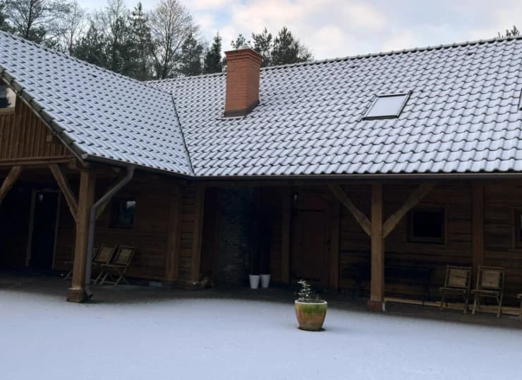 Siedlisko Żurawie to wygodny całoroczny obiekt położony pośród natury