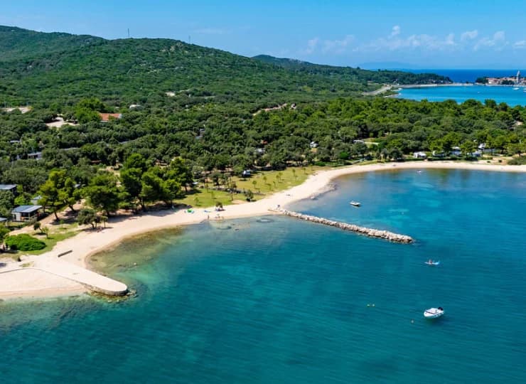 Lopari Camping Resort oferuje domki na wyspie Losinj w Chorwacji
