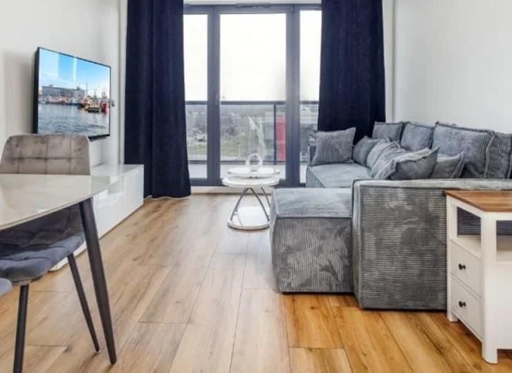 Pokój dzienny z balkonem (apartament A52)