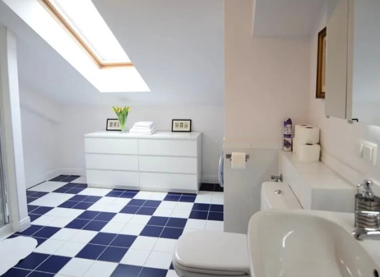 Łazienka w apartamencie Deluxe jest wyposażona w ogrzewanie podłogowe