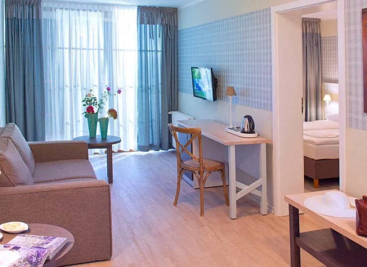 Apartamenty składają się z pokoju dziennego i oddzielnej sypialni