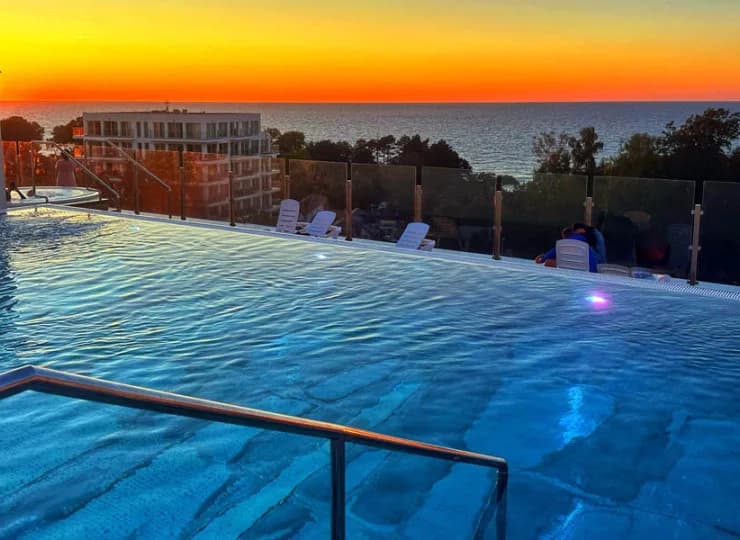 Resort Król Plaza posiada zewnętrzną strefę wellness na dachu