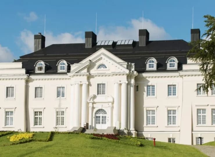 Pałac Komierowo leży nieopodal Rezerwatu Biosfery Bory Tucholskie