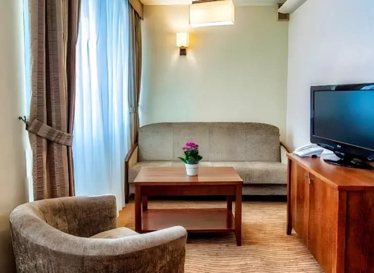 2 dzieci lub 1 osoba dorosła mogą spać na rozkładanej kanapie