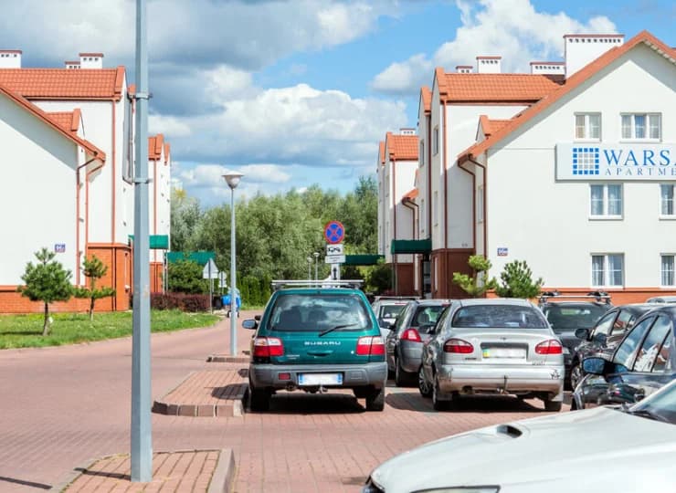 Nie ma problemu z parkowaniem - obok obiektu mieści się parking dla gości