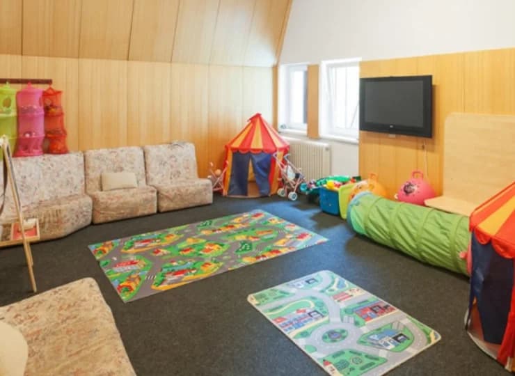 Oraz wewnętrzna sala zabaw dla najmłodszych gości