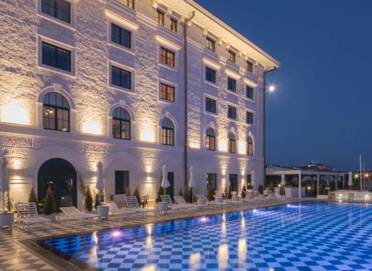 4-gwiazdkowy hotel mieści się w eleganckich murach tuż obok Trogiru